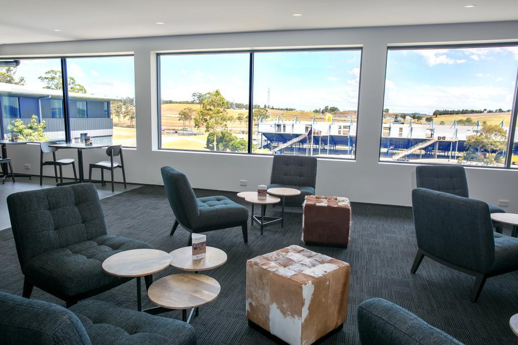 Alpha Hotel Eastern Creek Экстерьер фото