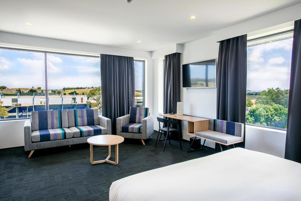 Alpha Hotel Eastern Creek Экстерьер фото