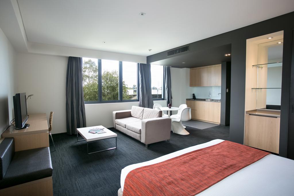 Alpha Hotel Eastern Creek Экстерьер фото