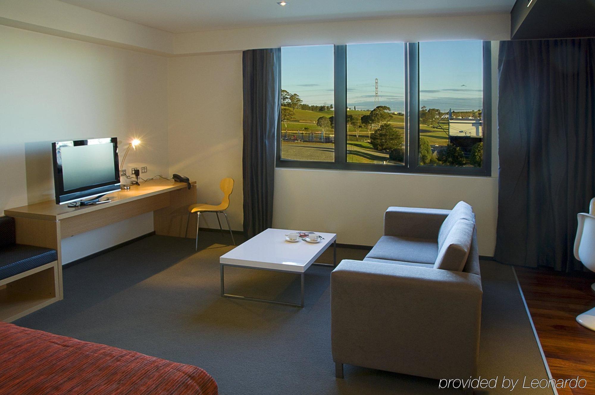Alpha Hotel Eastern Creek Экстерьер фото