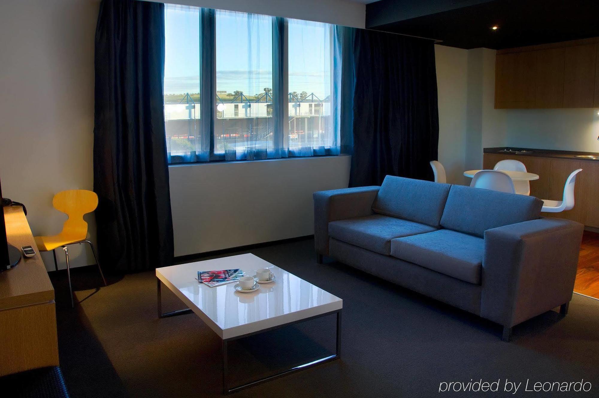Alpha Hotel Eastern Creek Экстерьер фото