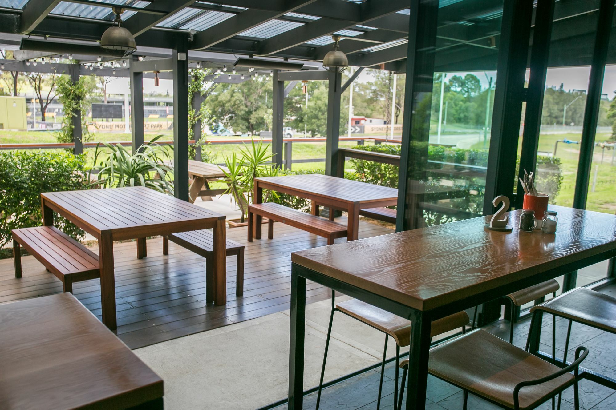 Alpha Hotel Eastern Creek Экстерьер фото